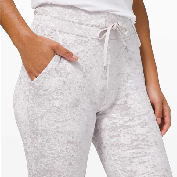 Lululemon ready to rulu jogger 29” velve - Picture 3 of 4